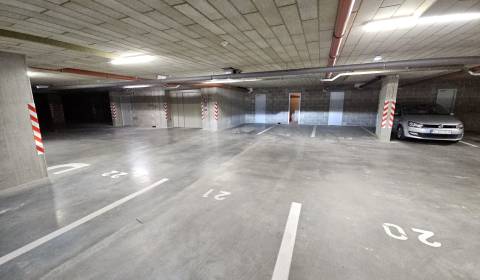 FOR RENT parking in the garage, ideal for motorbikes during the winter