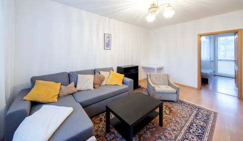 Spacious 3bdr apt 78m2, with loggia, in a quiet location