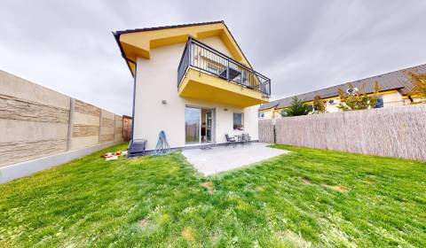 VRAKUŇA-4i modern new building with parking and garden-house living