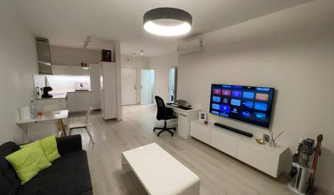 Nice 1bdr apt 50m2, with loggia and air conditioning in new building