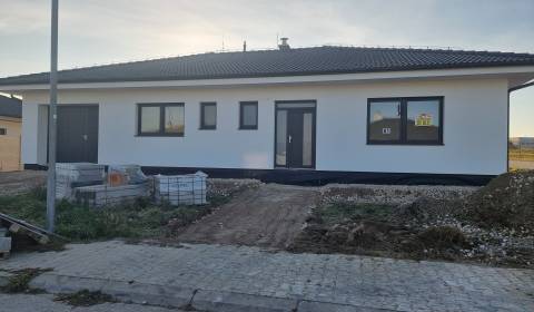 SALE - 5 roomed house with garage - Lužianky, RED OAK