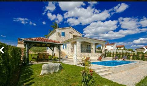 CROATIA - Stone villa 10 km from the city of POREČ