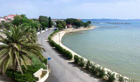 CROATIA - House with 3 apartments, 1st row from the sea - PRIVLAKA