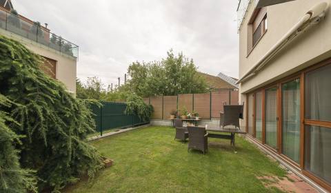 Spacious 3bdr house 200 m2, with terrace, garden and parking