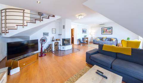 Spacious 2 bdr duplex apt 148 m2, with a roof terrace with a view