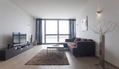 Spacious 1bdr apt 73m2, with loggia and parking, EUROVEA