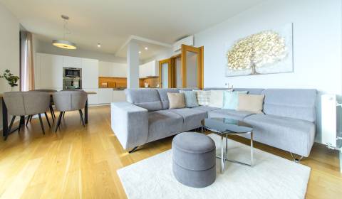  RESERVED Luxury 3 bdr apt 97 m2, terrace and 2x parking, PARKVILLE 