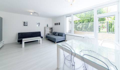 Sunny 1bdr apt 70m2, with a spacious terrace in a pleasant location