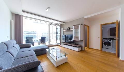 RESERVED Beautiful 1bdr apt 57 m2, loggia, parking, PANORAMA TOWERS