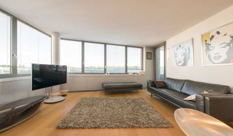 Beautiful, design 2bdr apt 90 m2, with loggia and parking, EUROVEA