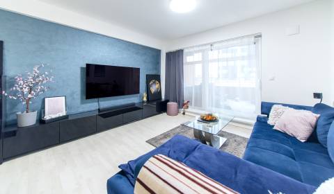 Modern 2 bdr apt 80m2, with spacious terrace and 2x garage parking