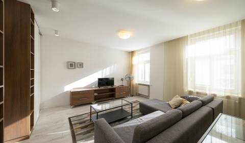 Beautiful 1 bdr apt 47m2, in an excellent location near the center