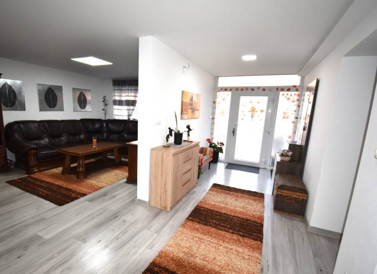 Veľkorysé 4 izb.,bývanie, ÚP 103,49 m², pozemok 378 m²,Trhová Hradská