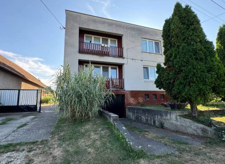 Lovce Family house Rent reality Zlaté Moravce