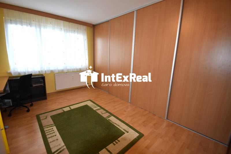 Zariadený, prerobený 3 i. byt s loggiou, predaj, Šaľa, Veča, viac na: https://reality.intexreal.sk/