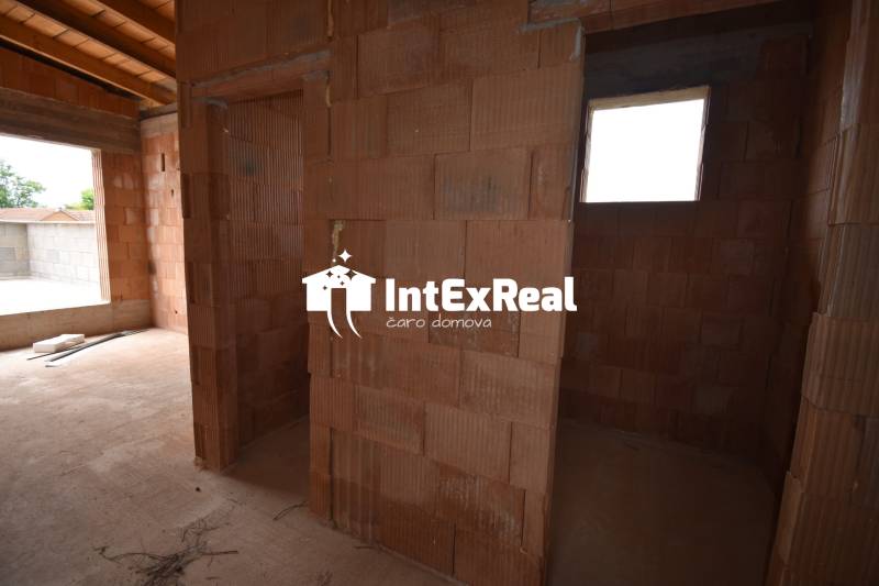 Na predaj 2 izbový byt v súkromí, Galanta, Hody, viac na: https://reality.intexreal.sk/