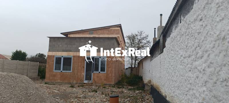 Na predaj 2 izbový byt v súkromí, Galanta, Hody, viac na: https://reality.intexreal.sk/