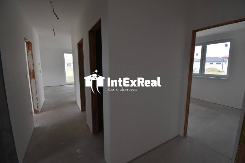 Už dokončený dom v holo, predaj aj na kľúč, Galanta, viac na: https://reality.intexreal.sk/