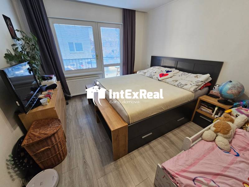 PREDAJ MODERNÉHO BYTU S GARÁŽOU A DVOROM , viac na: https://reality.intexreal.sk/