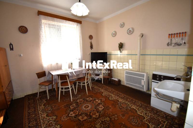 Rodinný dom v srdci obce, predaj, 10 á,  Veľké Úľany, viac na: https://reality.intexreal.sk/