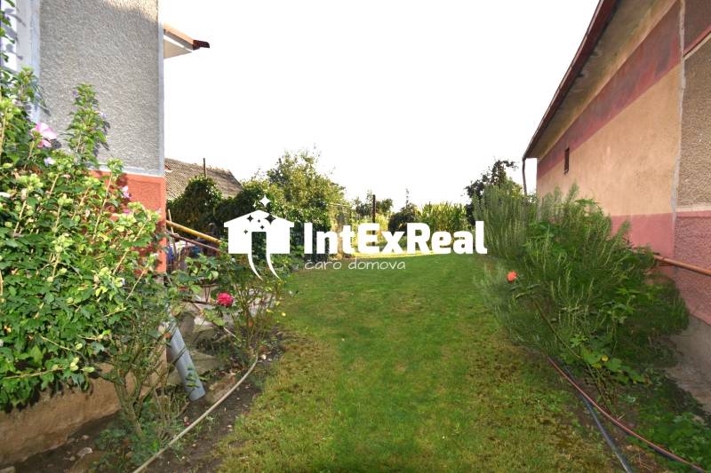 Rodinný dom v srdci obce, predaj, 10 á,  Veľké Úľany, viac na: https://reality.intexreal.sk/