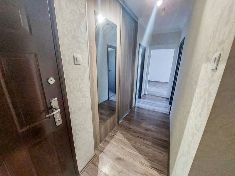 !ZNÍŽENÁ CENA!! ALL INCLUSIVE | ZREKONŠTRUOVANÝ 3 IZBOVÝ BYT S BALKÓNOM A GARÁŽOU V OBCI DOLNÝ ŠTÁL