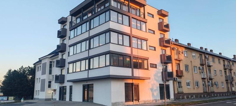 ALL  INCLUSIVE  REAL  / PERFEKTNÝ 2 IZBOVÝ  BYT  58 M2  ESTERHÁZY-  BYTY  GALANTA