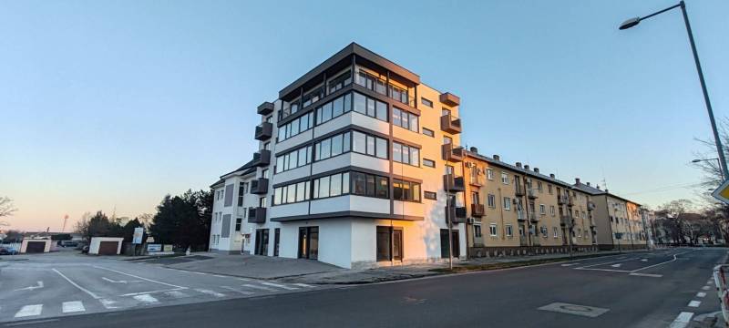 ALL  INCLUSIVE  REAL  / PERFEKTNÝ 2 IZBOVÝ  BYT  58 M2  ESTERHÁZY-  BYTY  GALANTA