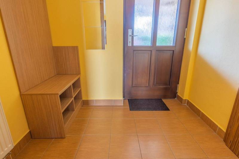 NA PREDAJ: APARTMÁNOVÝ DOM, VEĽKÝ MEDER