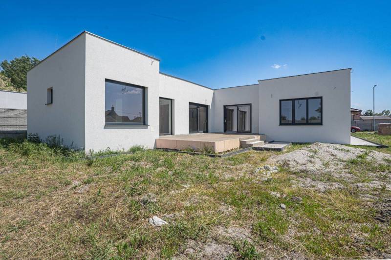 ALL INCLUSIVE I NA PREDAJ 4 IZBOVÁ NOVOSTAVBA S DVOJGARÁŽOU, ZP: 298,58 M2, PP: 1072 M2 I DUNAJSKÁ STREDA