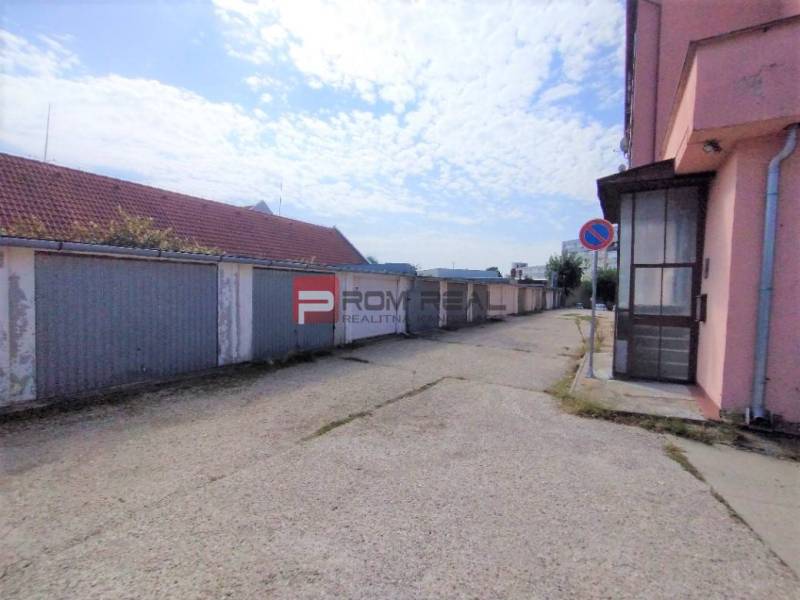 Senec Garage Sale reality Senec