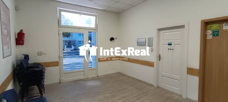 Podnikateľské priestory 2x, 21,25 m², Galanta, Hlavná, viac na: https://reality.intexreal.sk/