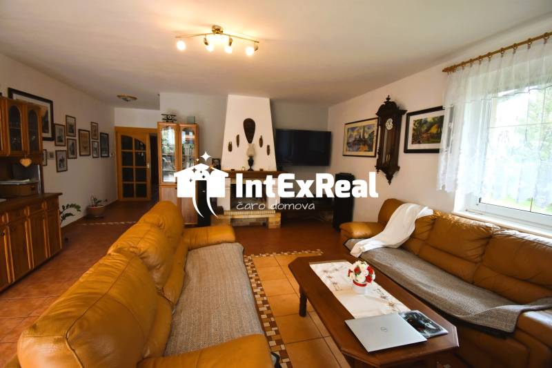 Pôvabný domov  v tíšku obce Veľké Úľany,  na predaj 7 izb. RD  , viac na: https://reality.intexreal.sk/