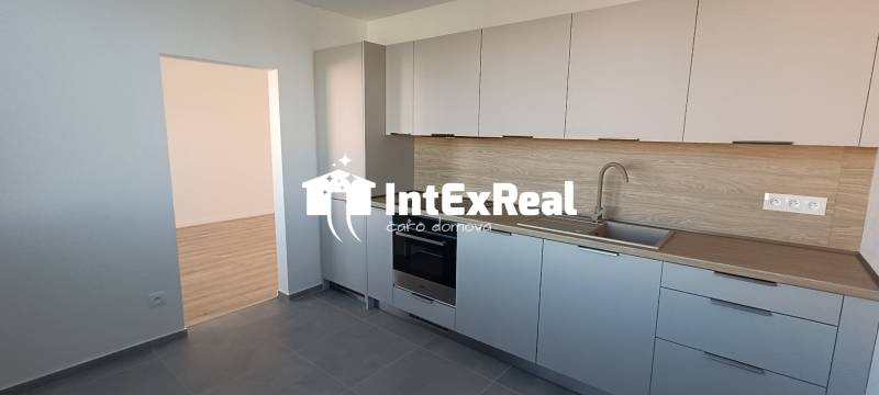 Zrekonštruovaný  3i byt,  predaj, Šaľa centrum, viac na: https://reality.intexreal.sk/