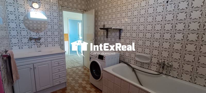 Na predaj 6-izbový rodinný dom v obci Matúškovo, viac na: https://reality.intexreal.sk/