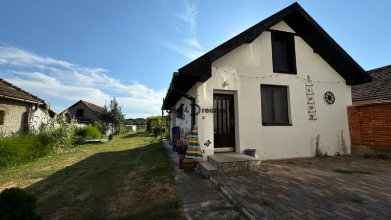 Lovce Family house Rent reality Zlaté Moravce